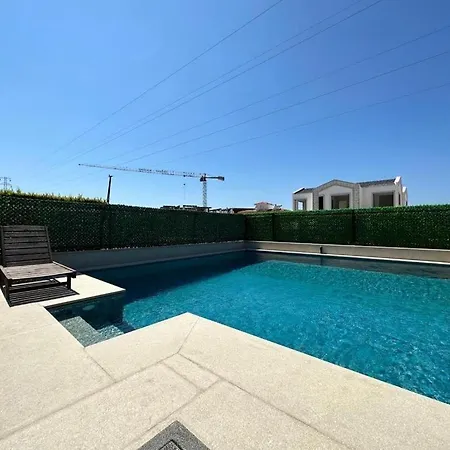 With Pool Close To Alacati Reisdere