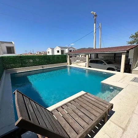 With Pool Close To Alacati * Reisdere